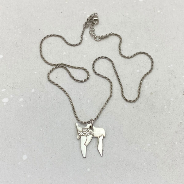Hebrew jewelry, Chai pendant
